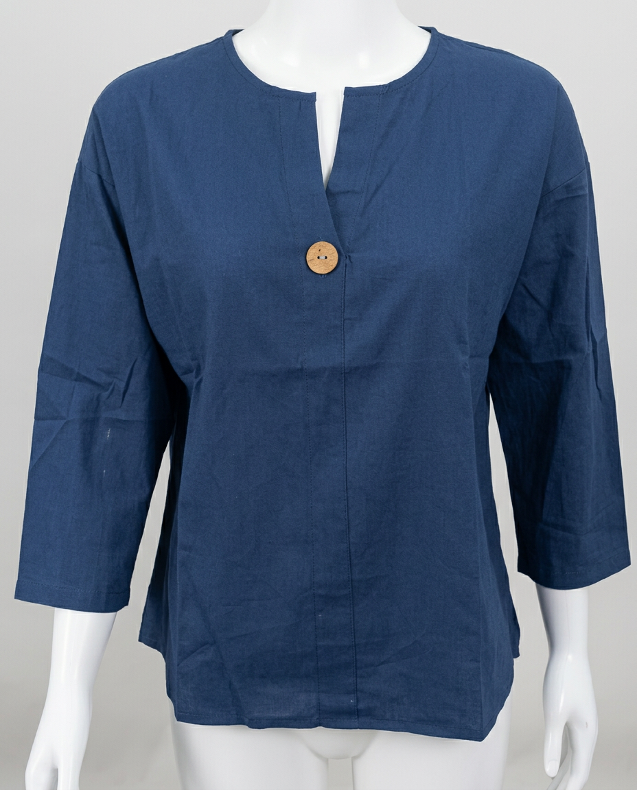 Nicole – Blouse encolure en V à bouton, manches 3/4