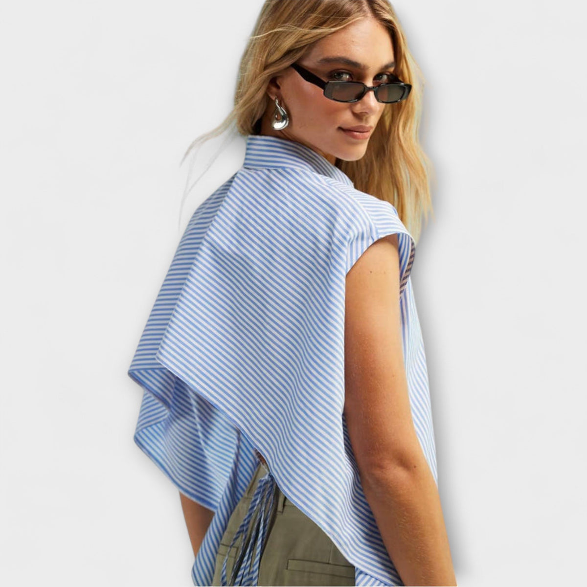 Leona - Top Sans Manches Bleu Clair à Rayures