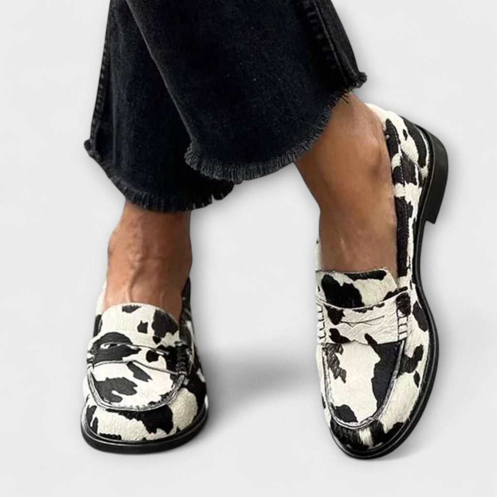 Walburga - Mocassins Motif Vache