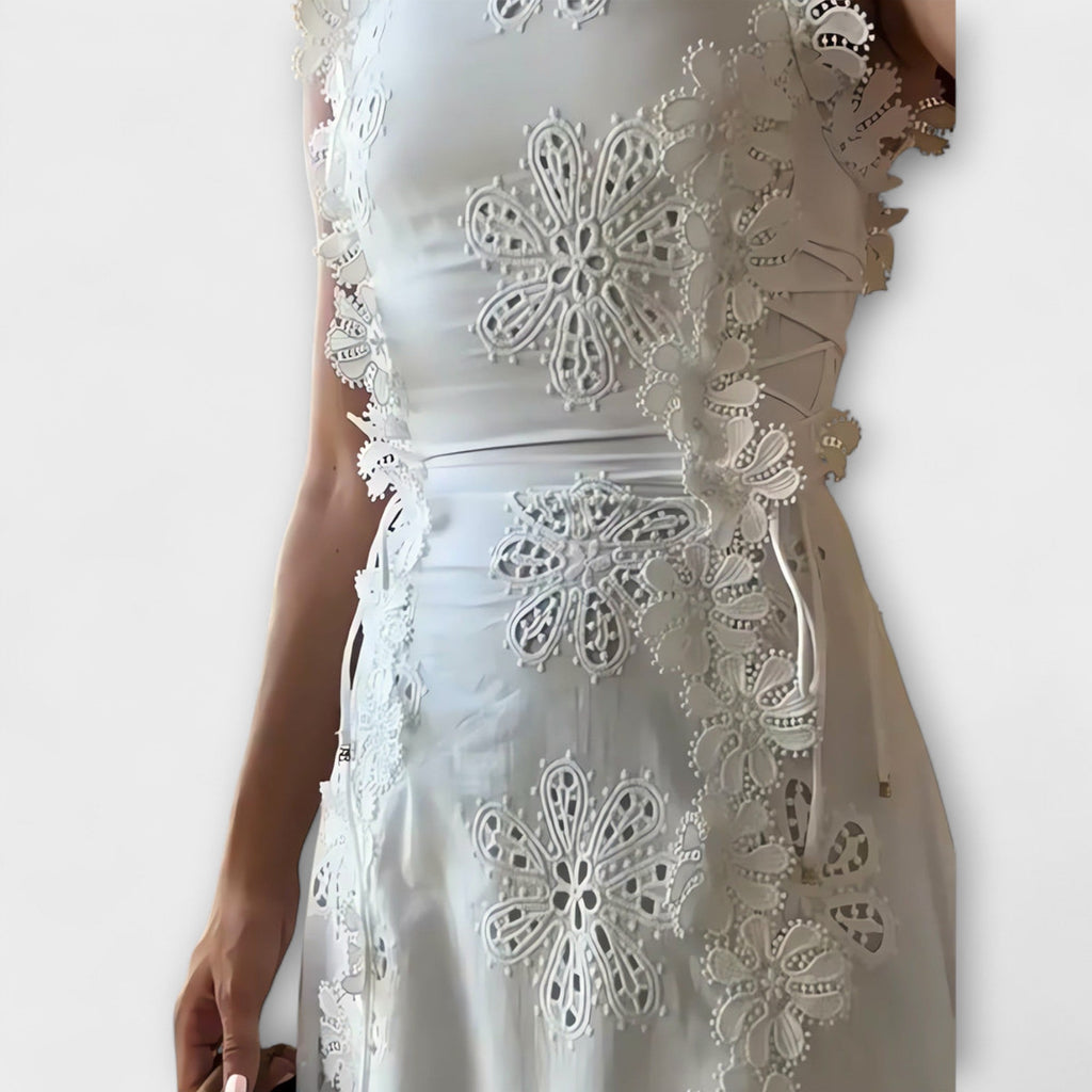 Éliora - Robe Longue Blanche à Motif Floral en Dentelle