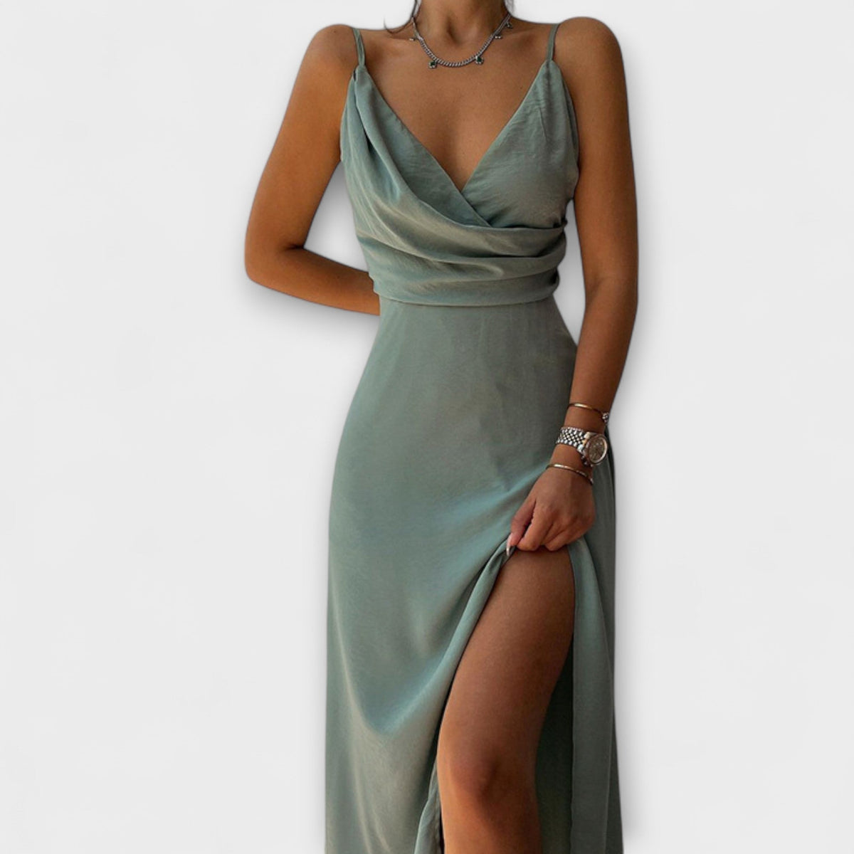 Lara - Robe en Satin Crème à Col V et Fente