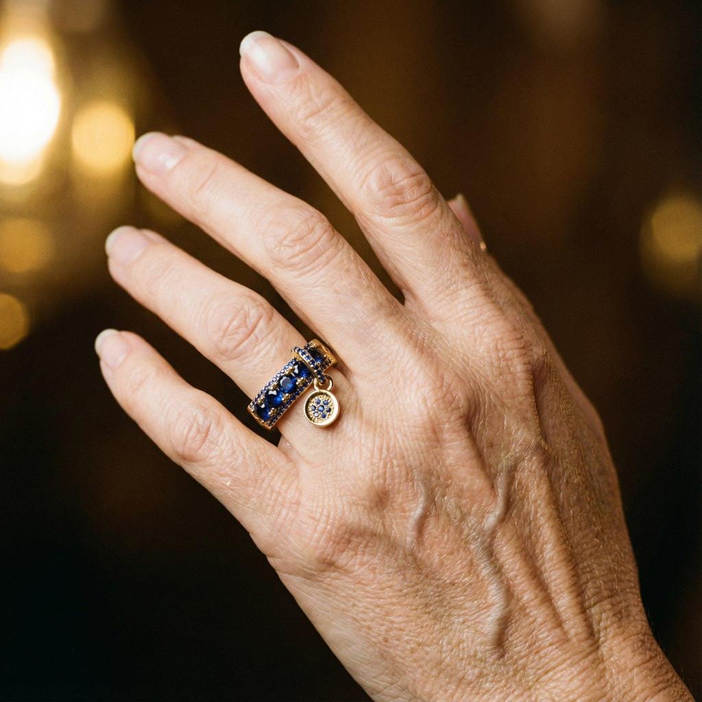 Antiker Ring in Gold mit blauem Kristall