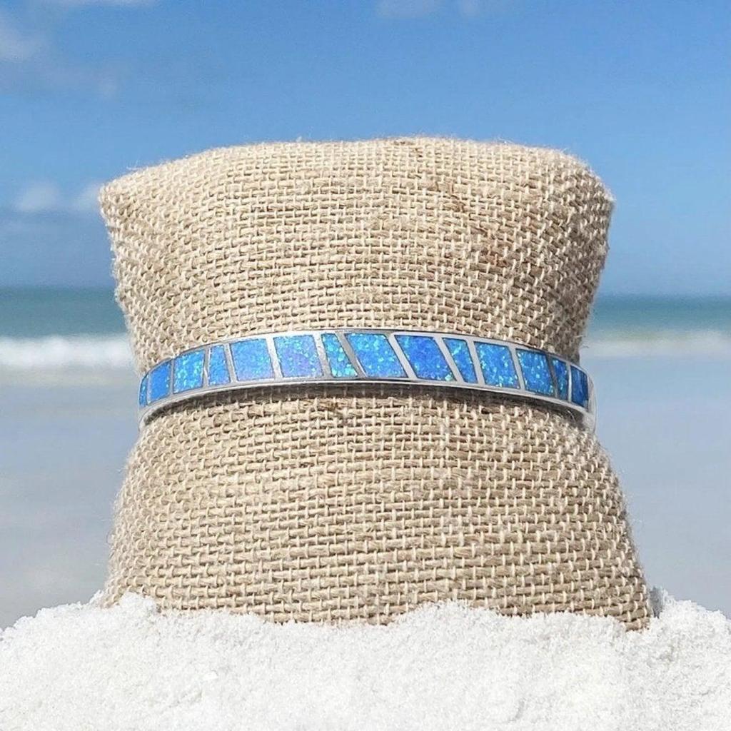 Armband mit blauem Opal in Weißgold