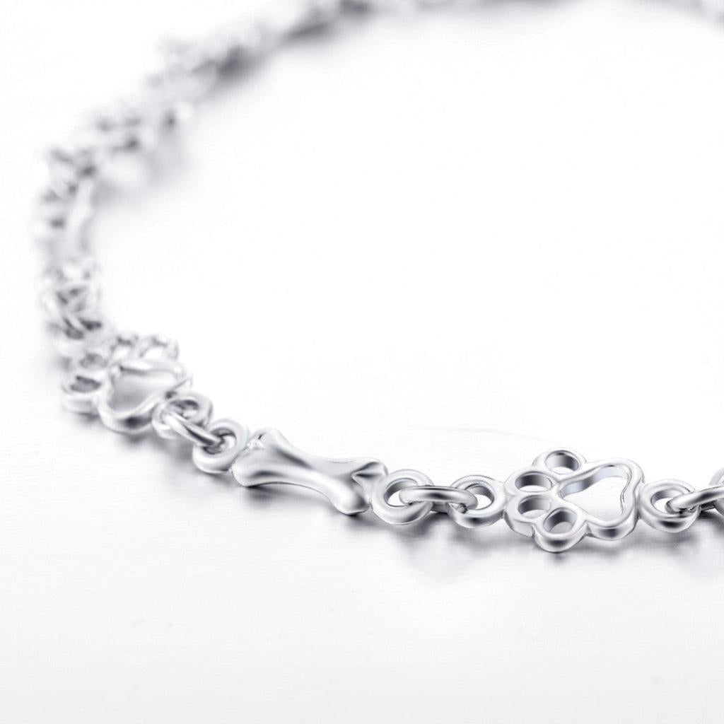 Armband mit Hundepfoten- und Knochen-Anhängern in Weißgold