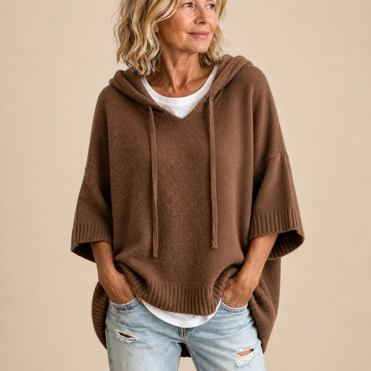 Poncho en maille à capuche brun