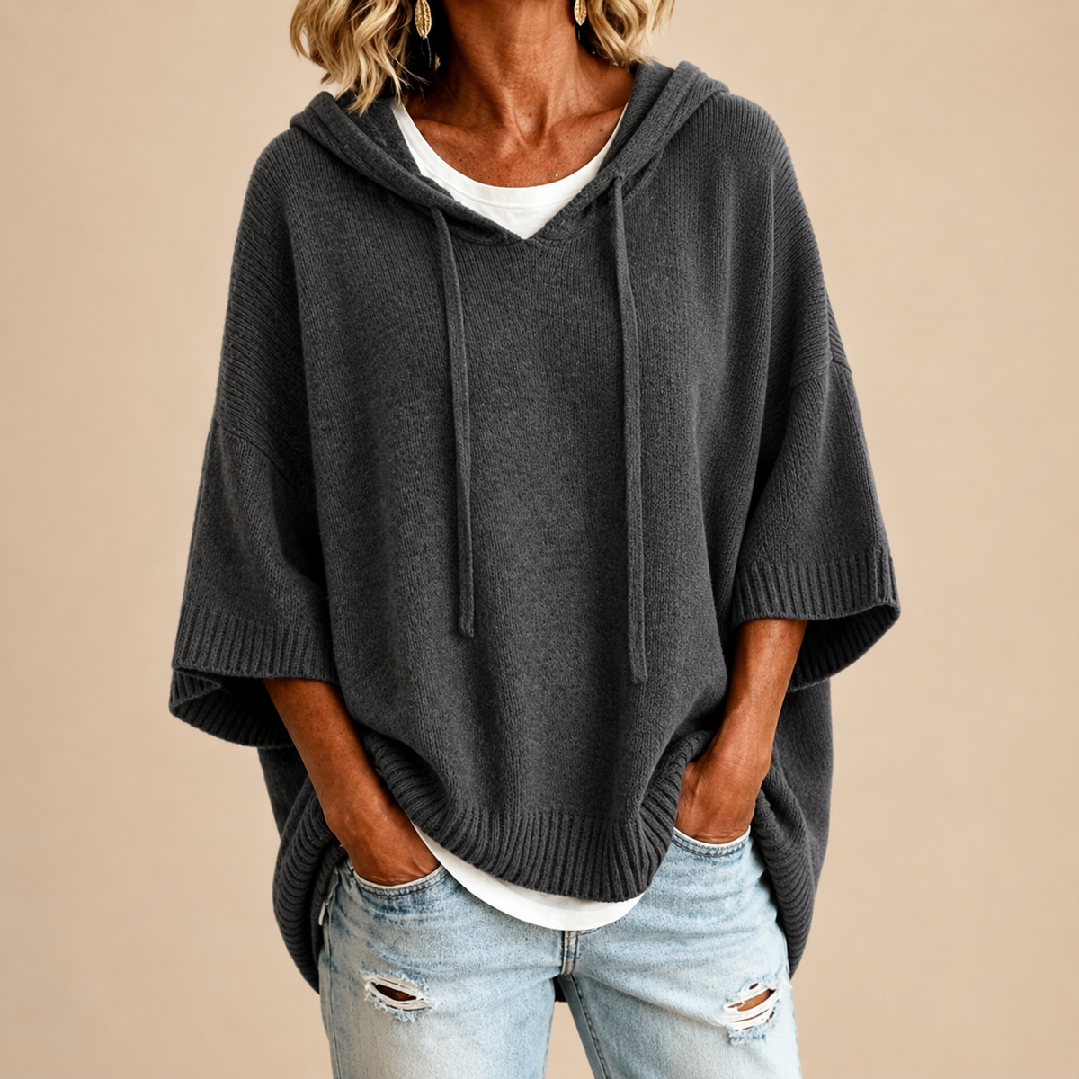 Poncho en maille à capuche gris