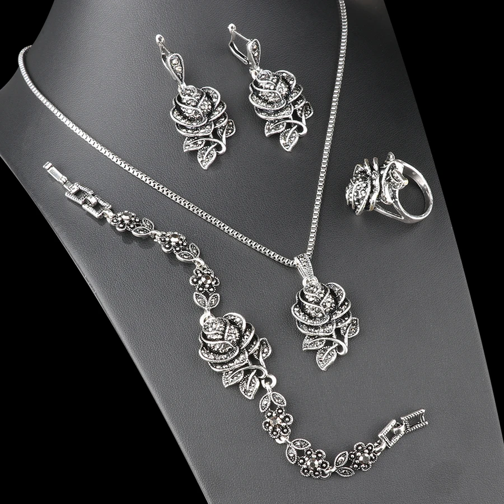 Parure élégante argentée aux zircons