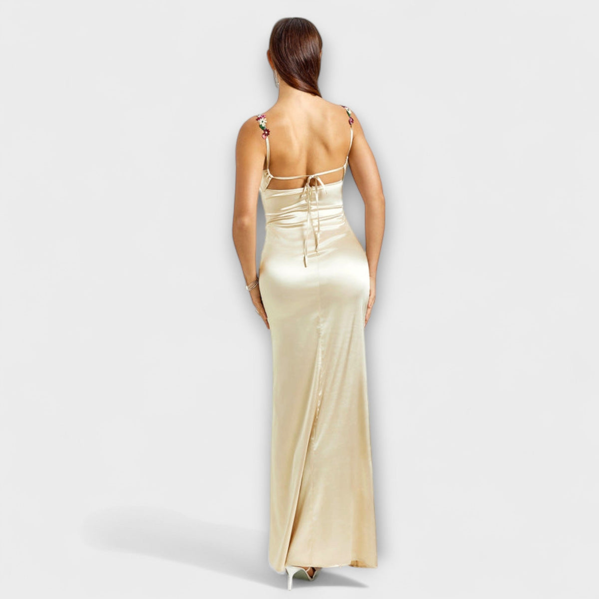 Eira - Robe en Satin Crème à Lacets Dos