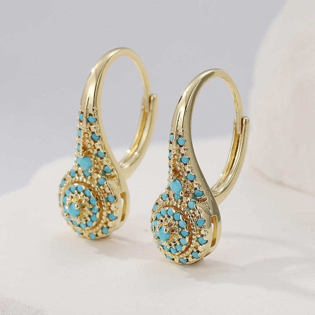 Puces d’oreilles dorées à éléments turquoise