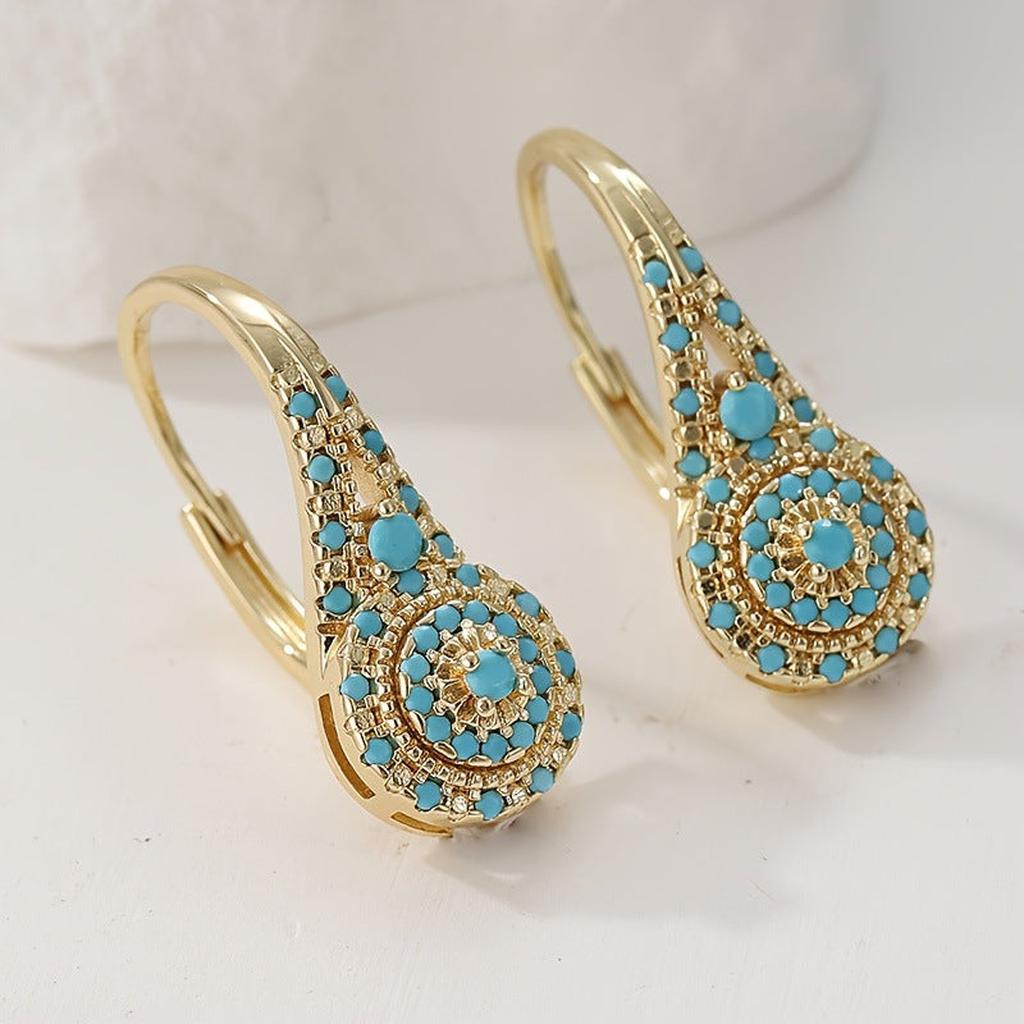 Puces d’oreilles dorées à éléments turquoise
