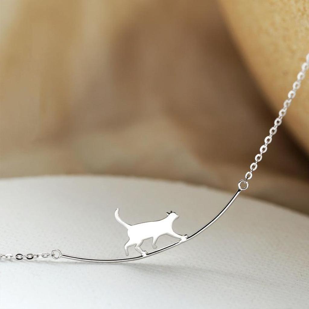 Halskette mit Kletterkatze in Weißgold