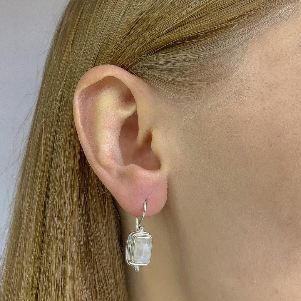 Boucles d’oreilles pendantes rectangulaires effet pierre de lune