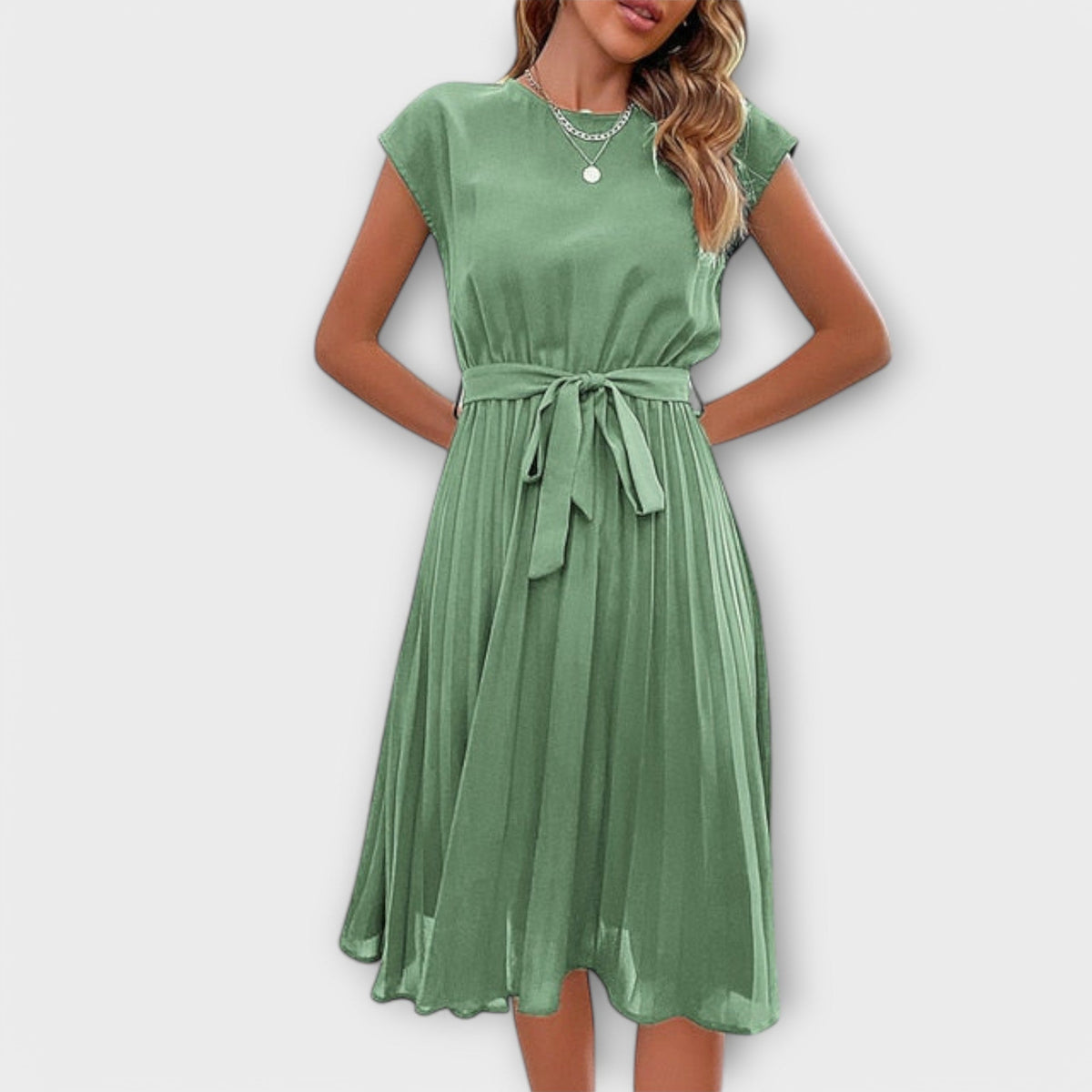 Claire - Robe Midi Noire Plissée à Ceinture