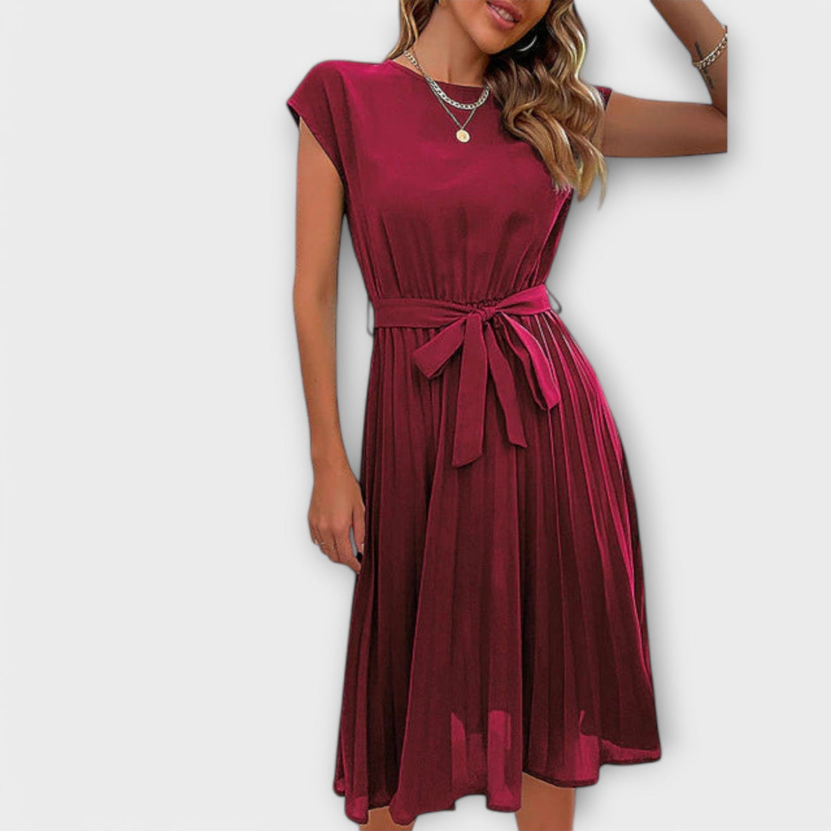 Claire - Robe Midi Noire Plissée à Ceinture