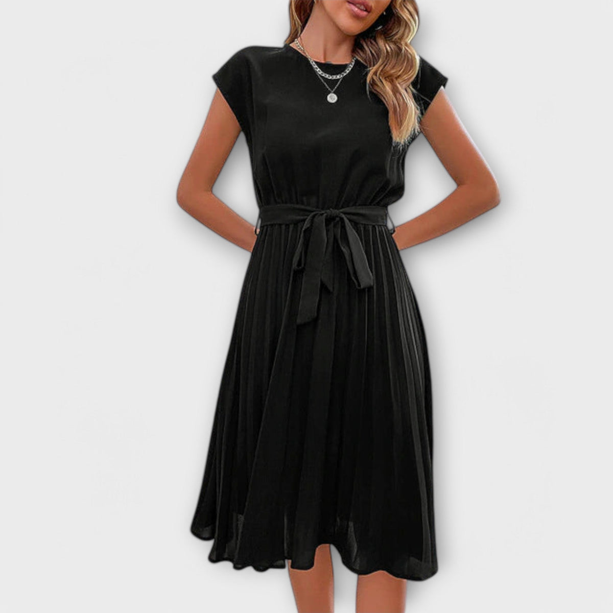 Claire - Robe Midi Noire Plissée à Ceinture
