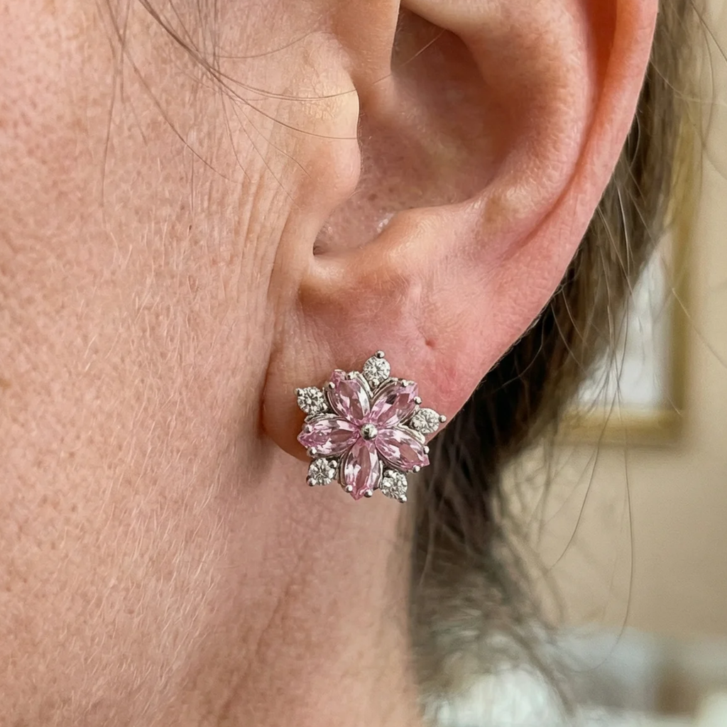 Boucles d’oreilles à fleurs de cerisier, effet or blanc