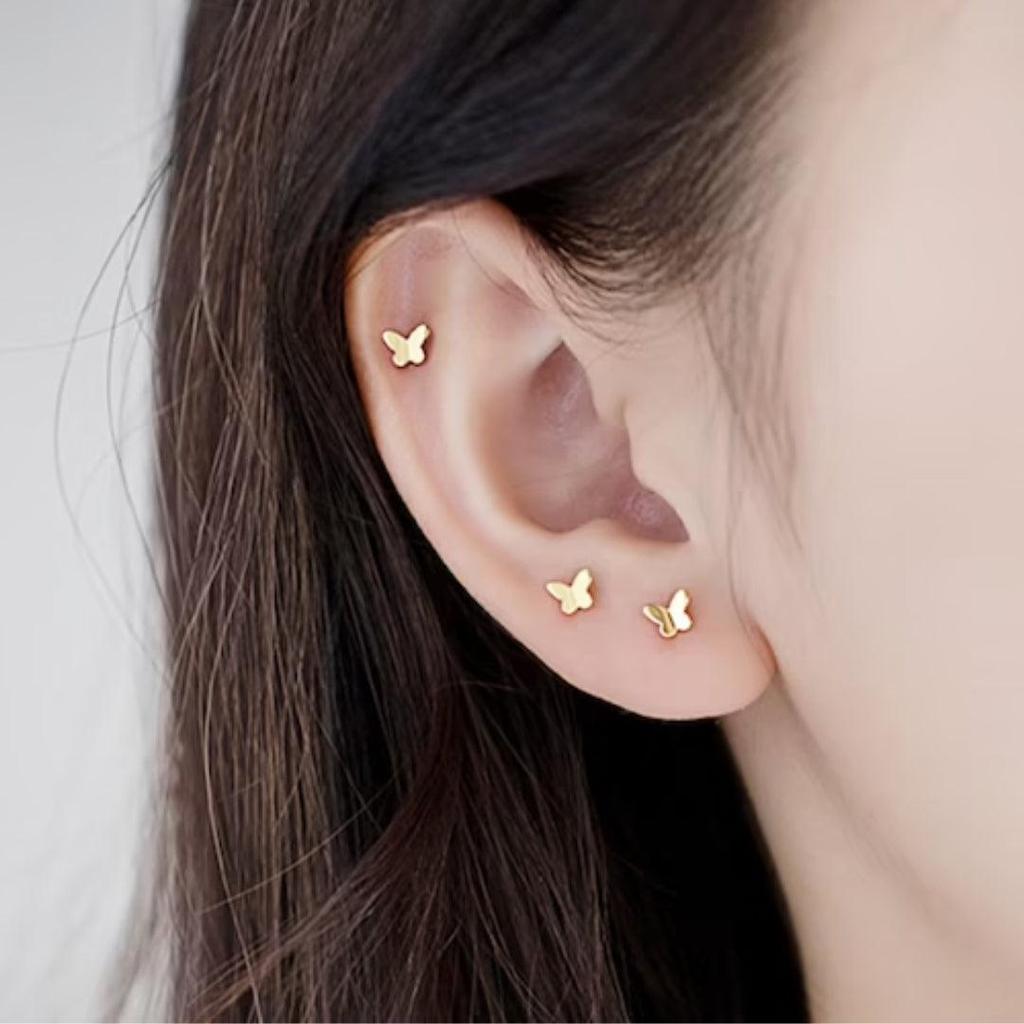Petites puces d’oreilles dorées à nœud