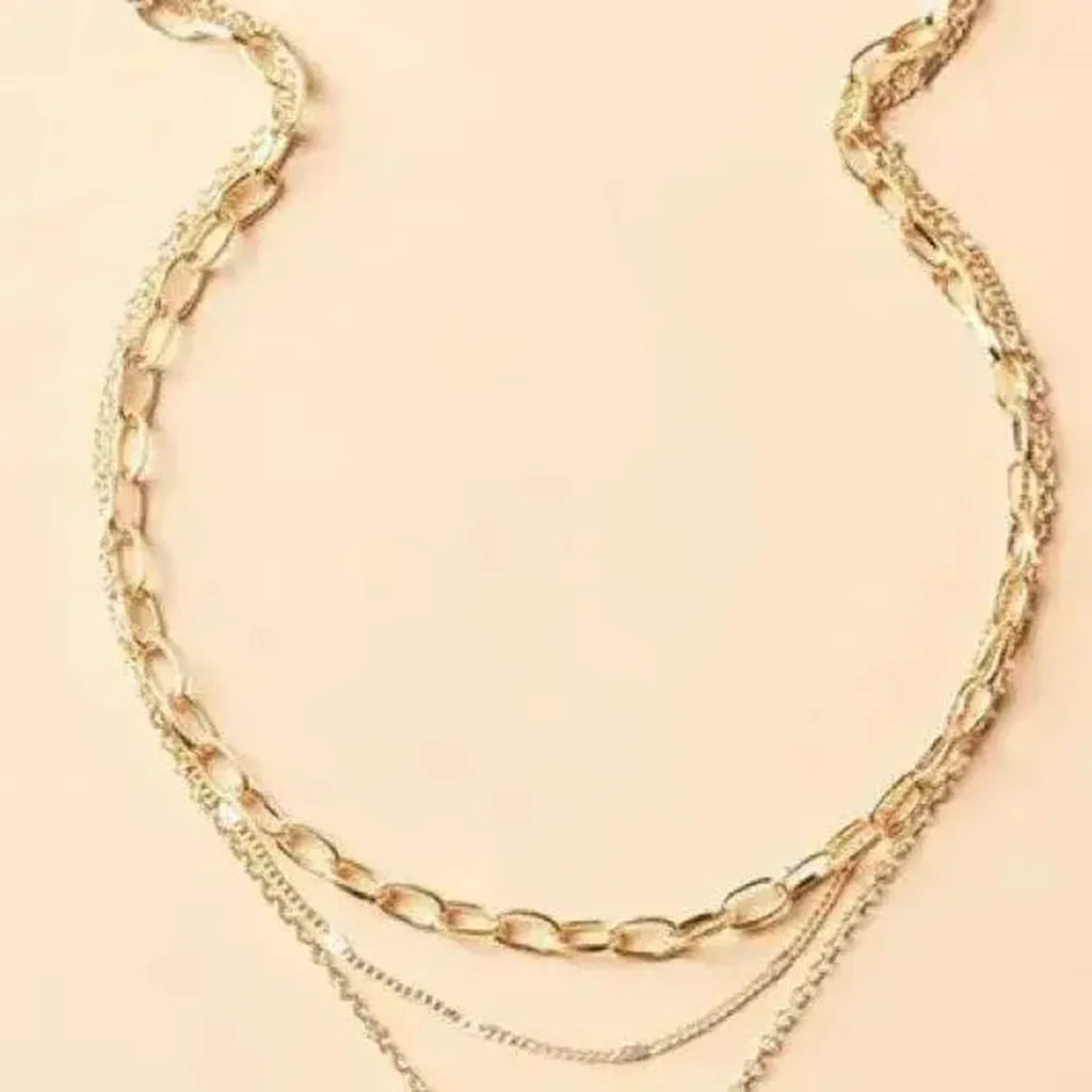 Mehrlagige Retro-Kette mit goldenem Anhänger