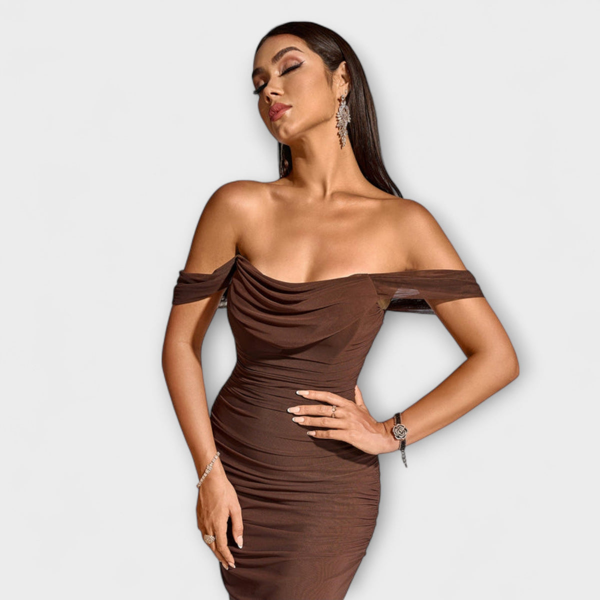 Ione - Robe Bodycon Marron Épaules Dénudées