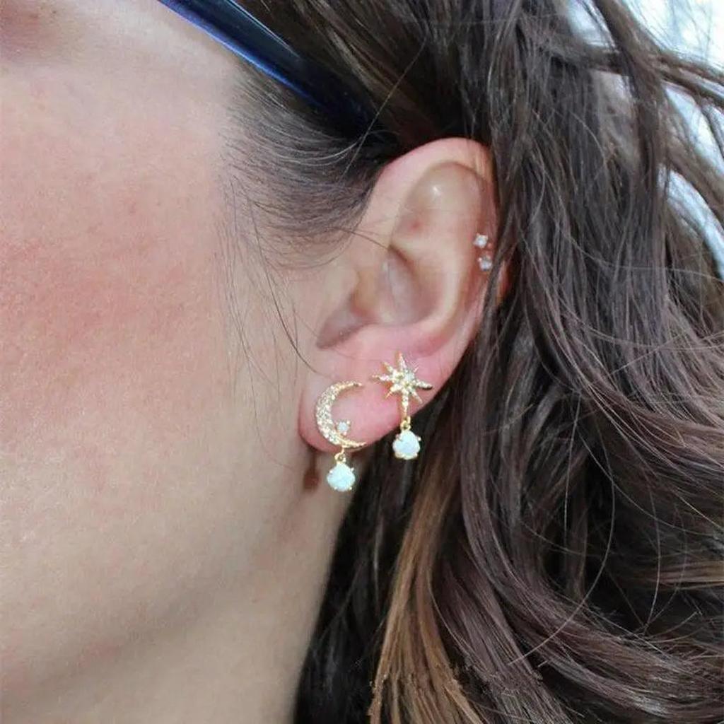 Boucles d’oreilles lune et étoile dorées à opale