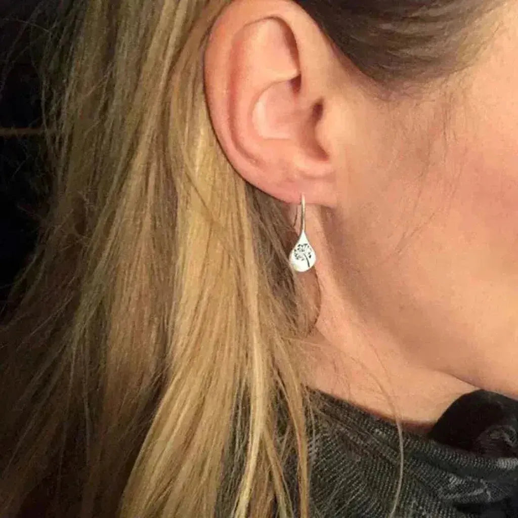 Boucles d’oreilles à motif dentelle, effet or blanc