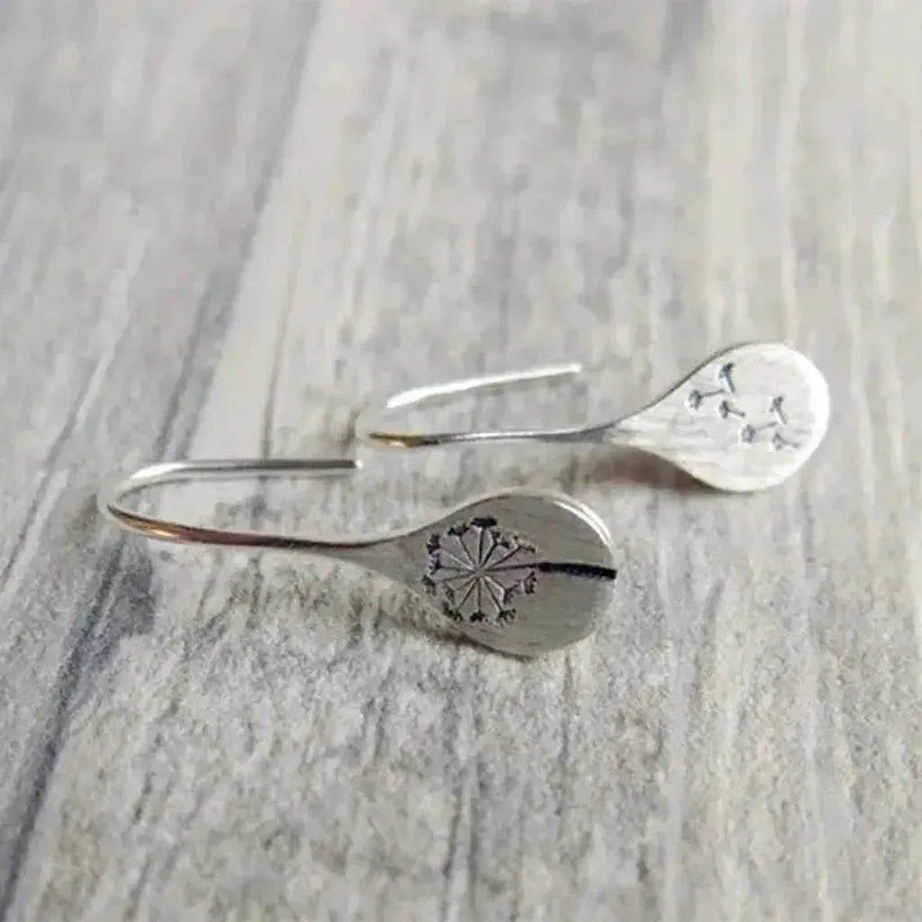 Boucles d’oreilles à motif dentelle, effet or blanc