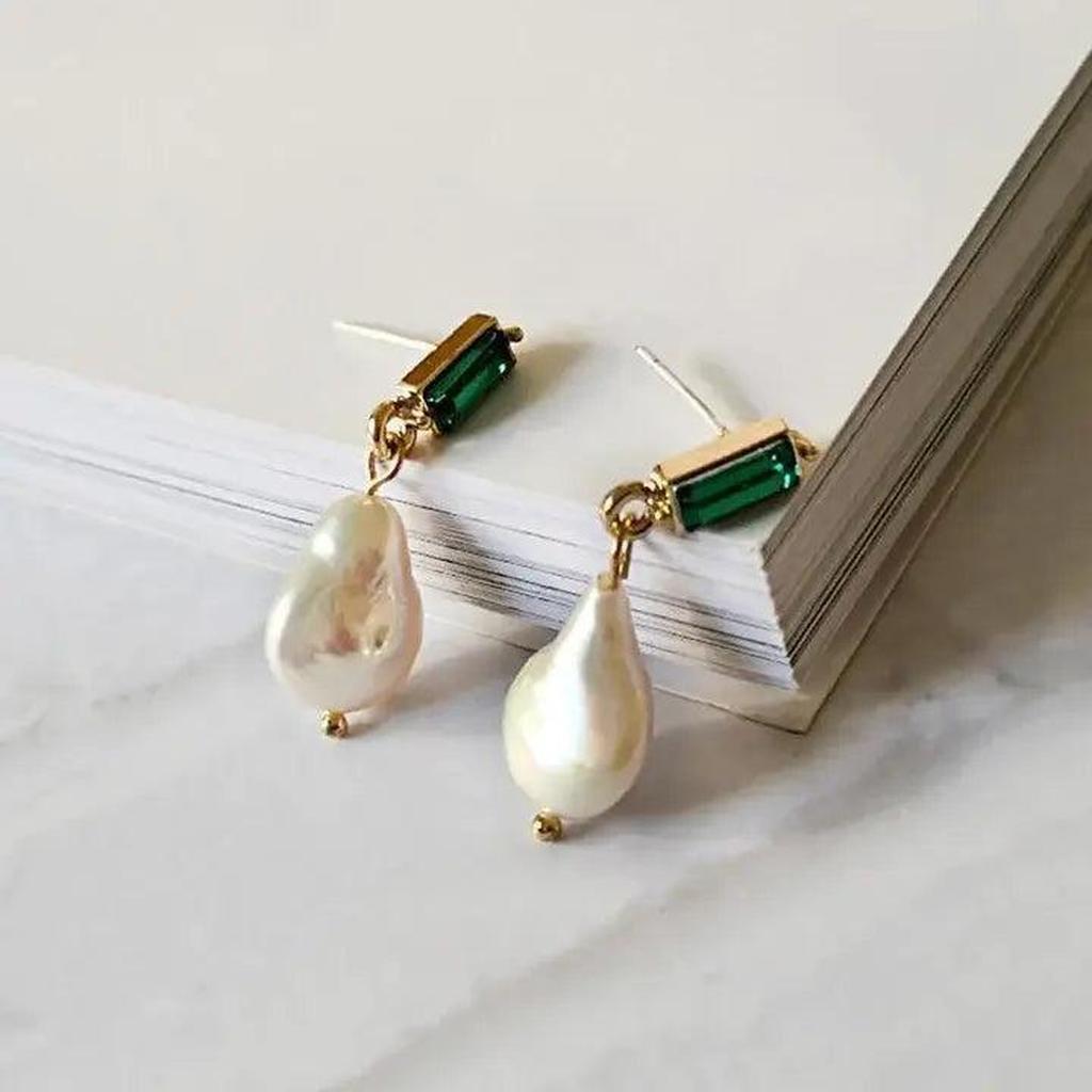 Boucles d’oreilles à perles et pierres émeraude | Doré