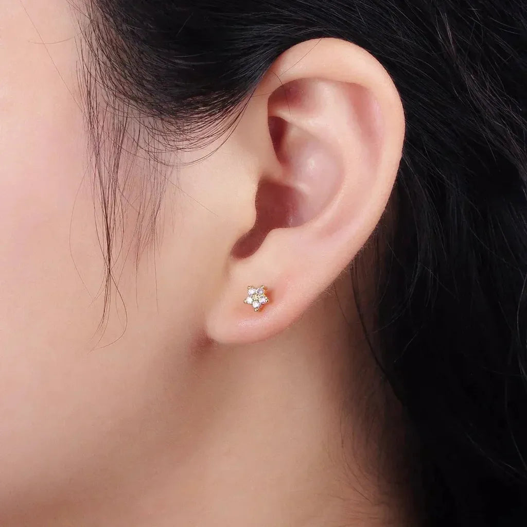 Puces d’oreilles délicates à motif floral