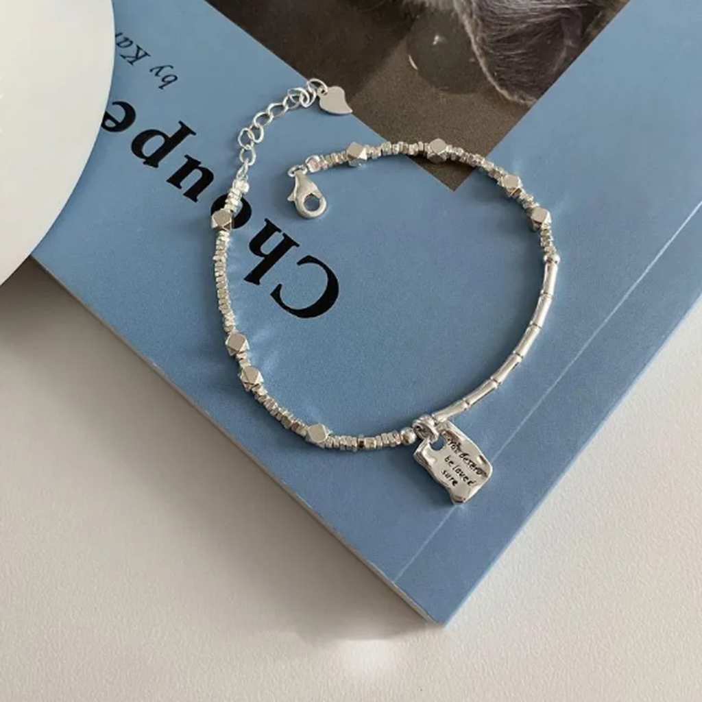 Quadratisches Weißgold-Armband „Liebe“