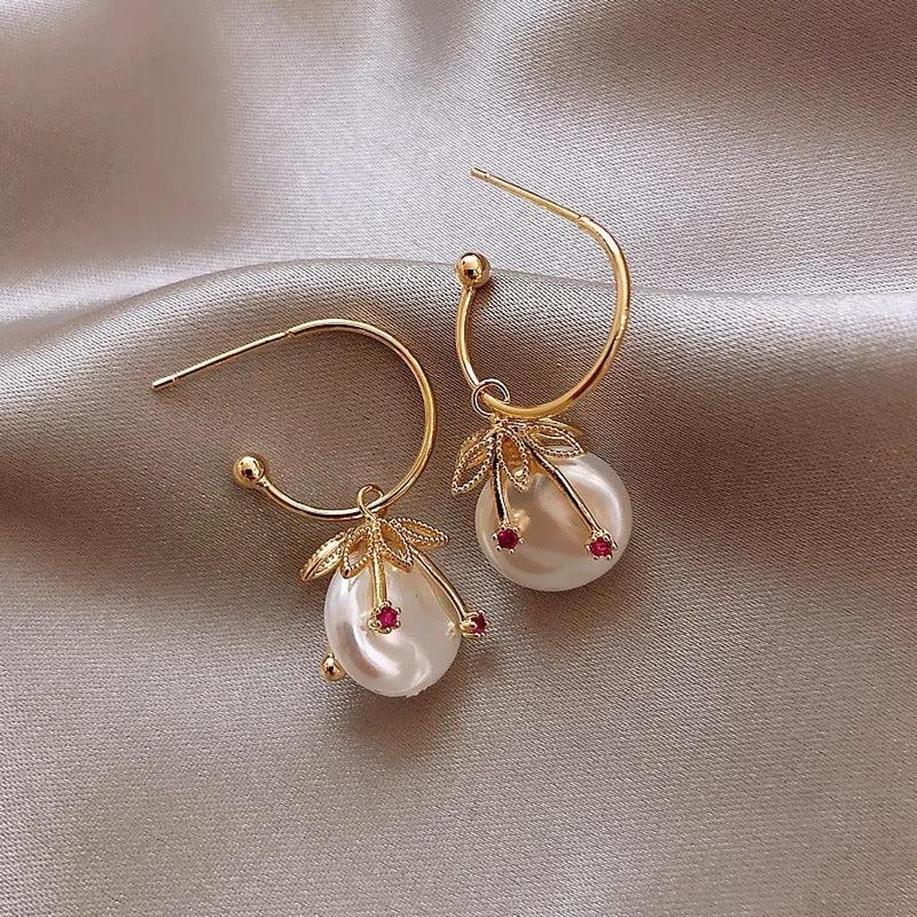 Boucles d’oreilles rétro à perle cerise | Doré