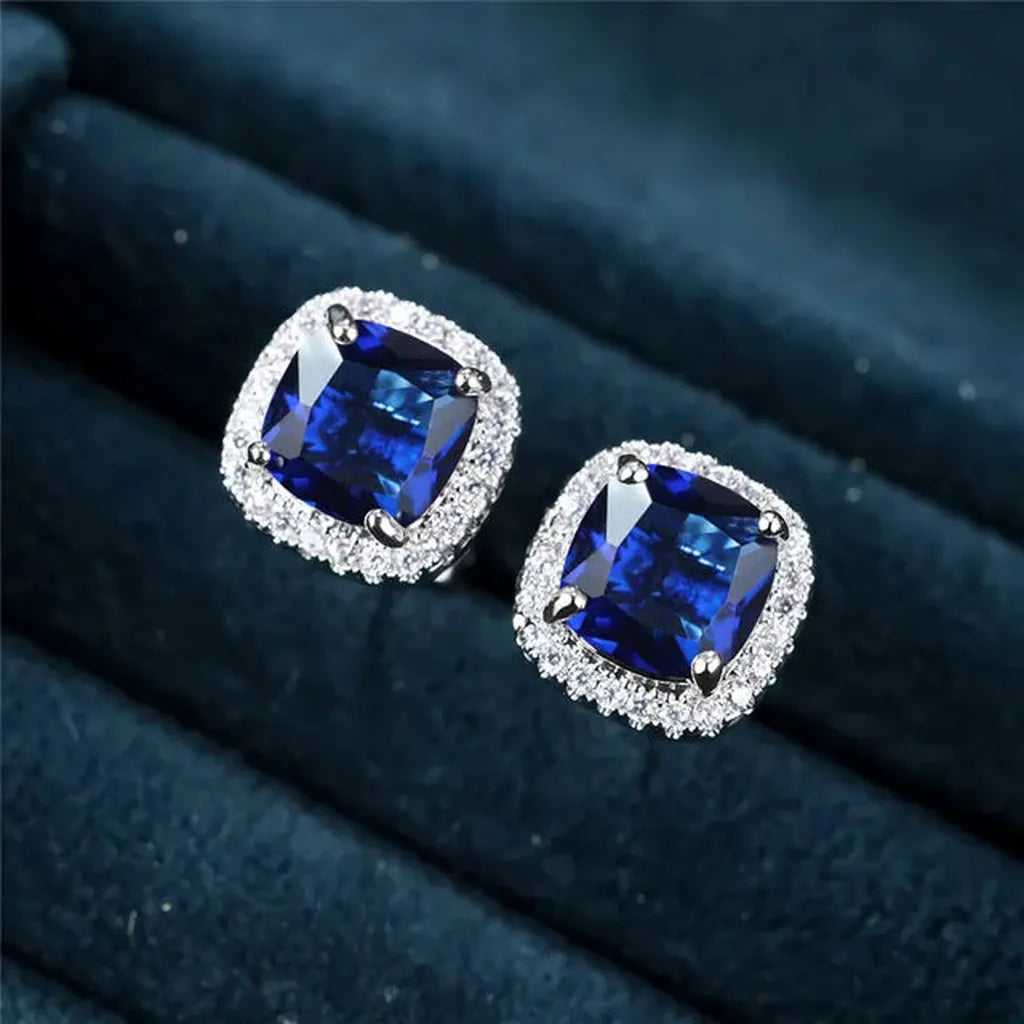 Puces d’oreilles carrées à pierres bleu saphir