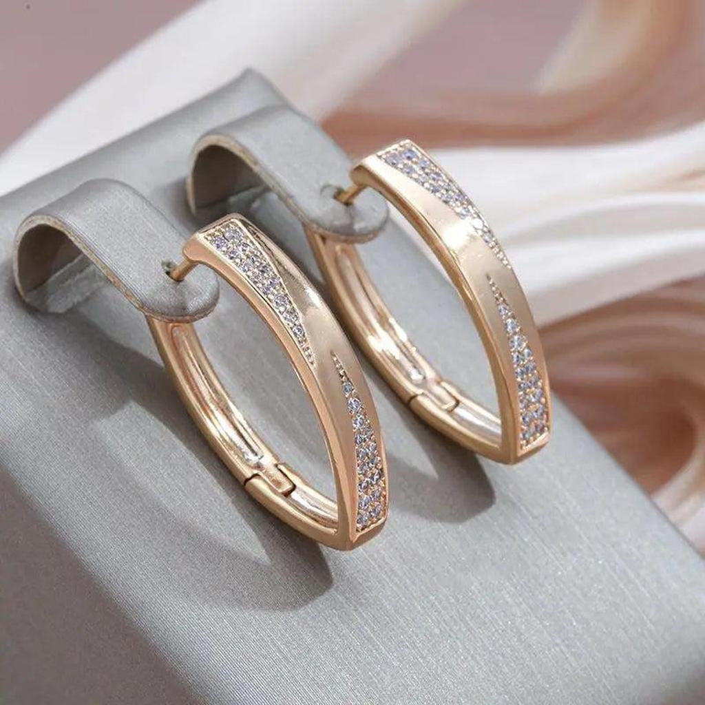 Boucles d’oreilles dorées scintillantes à zircons