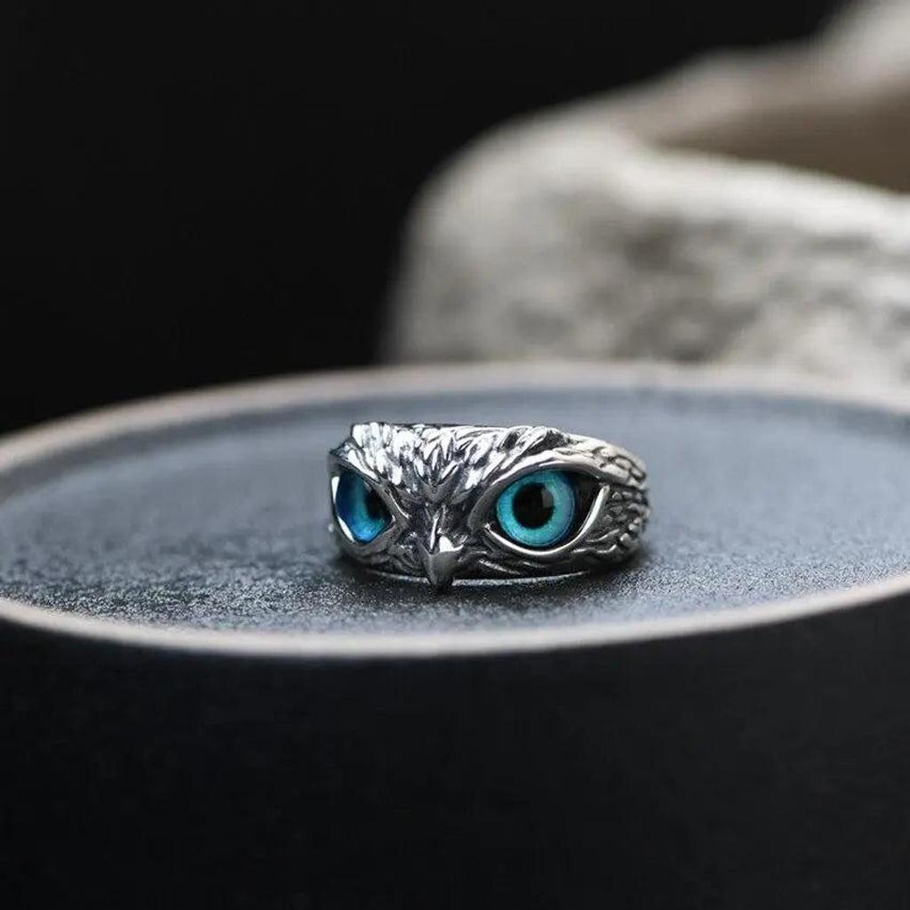 Verstellbarer Eulenring mit Opal in Weißgold