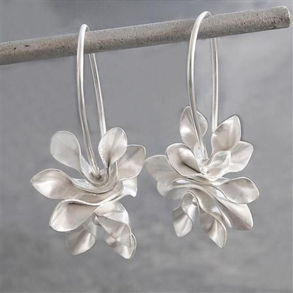 Boucles d’oreilles vintage à fleurs, effet or blanc
