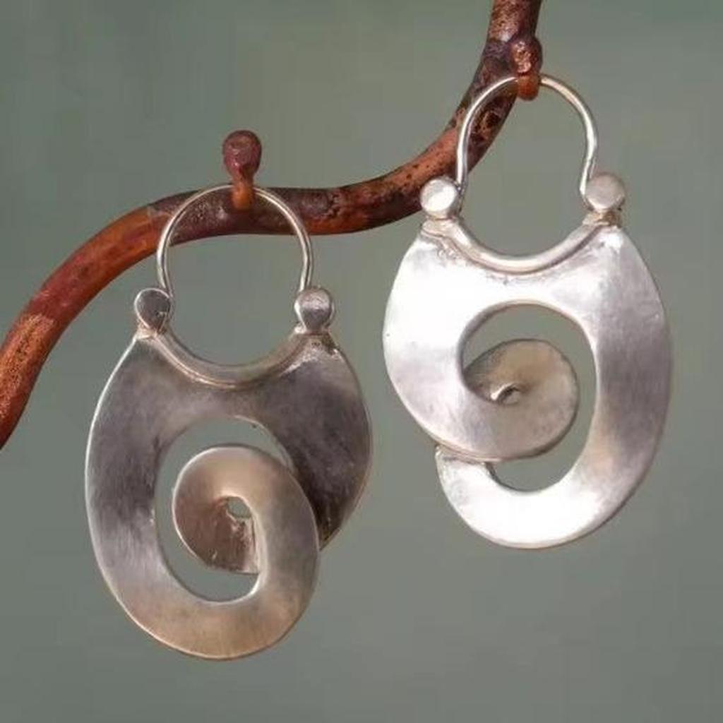 Boucles d’oreilles vintage à spirales, effet or blanc