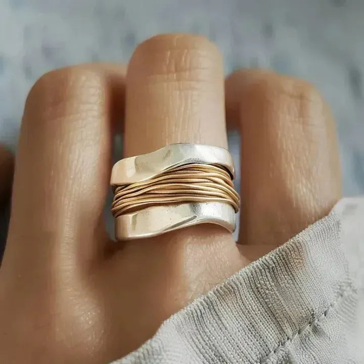 Weißgoldring mit Goldfäden