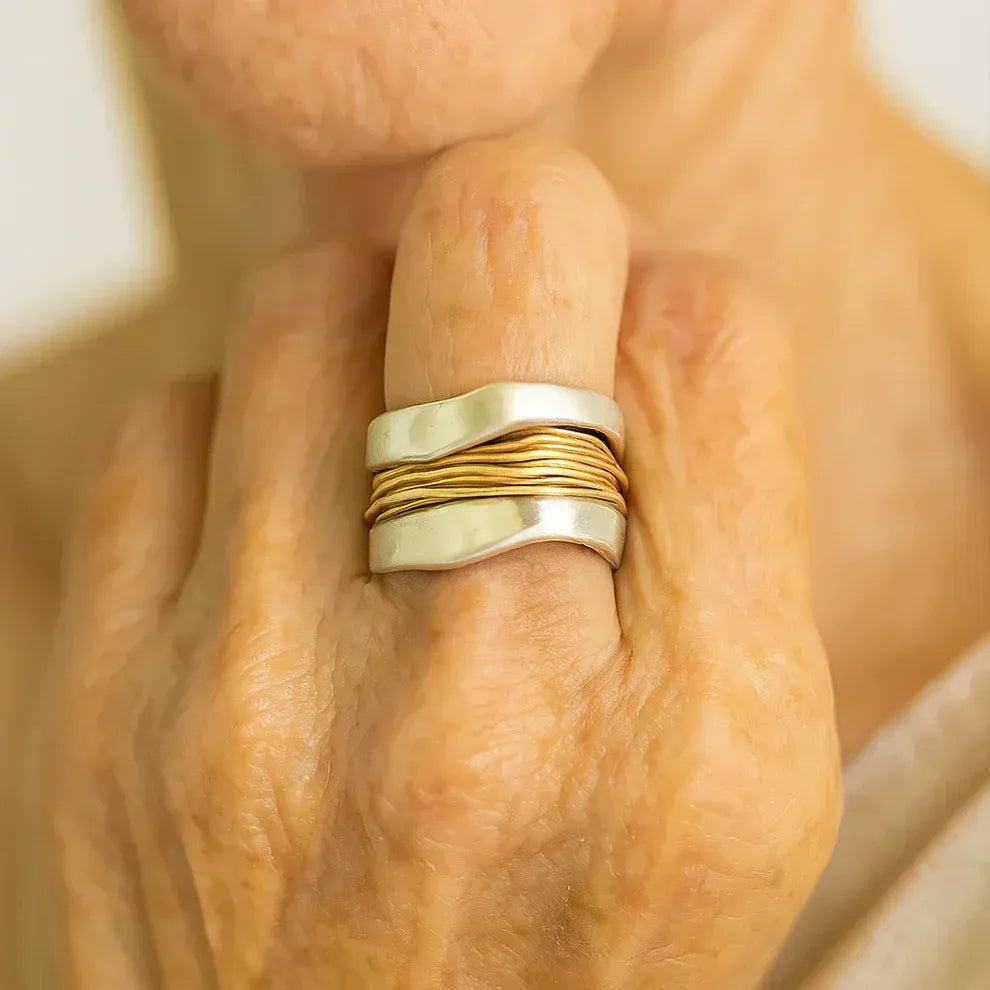 Weißgoldring mit Goldfäden
