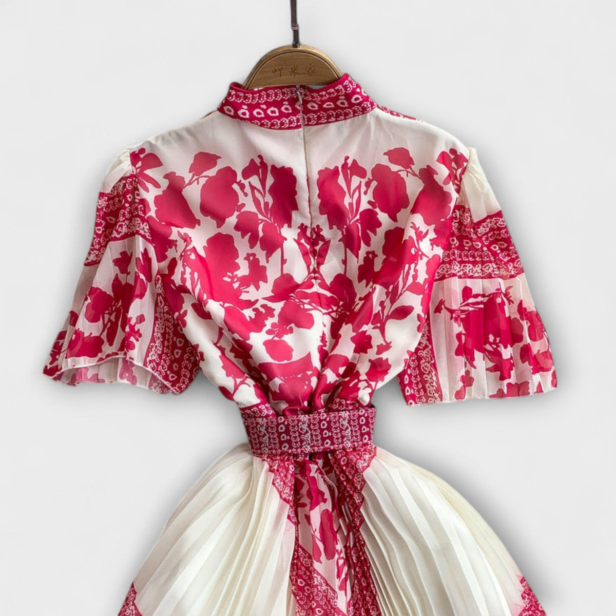 Delilah - Robe Vintage Rouge et Blanche à Col Montant