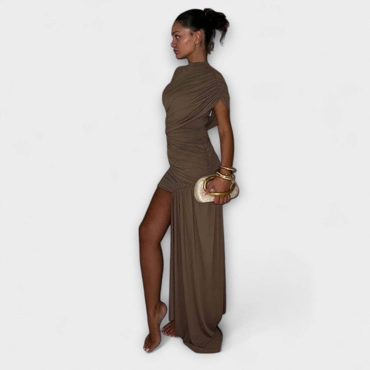 Lila - Robe Plissée Marron à Col Rond