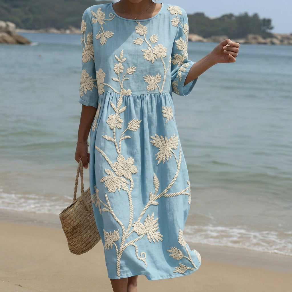 Cátia - Robe Midi Bleu Clair Brodée de Fleurs