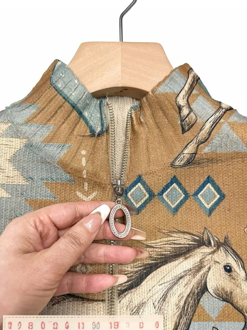Aurora | Cardigan en maille à motif chevaux et cactus